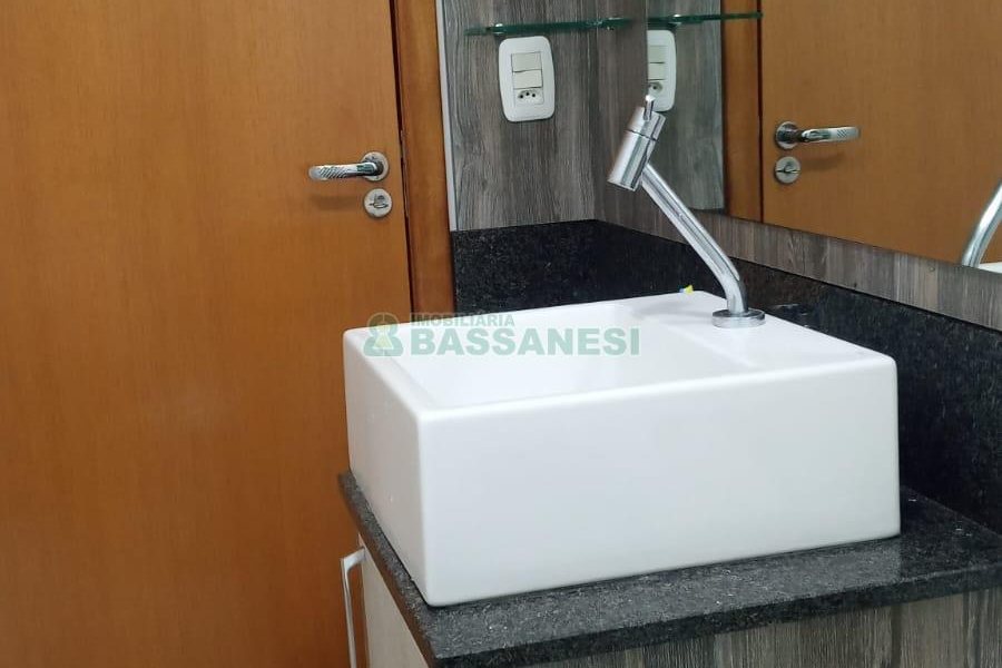 Apto Mobiliado com 57m², 2 dormitórios, 1 vaga, no bairro Desvio Rizzo em Caxias do Sul para Comprar