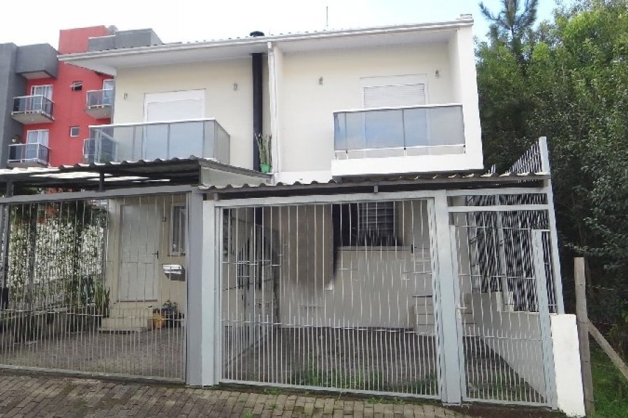 Sobrado com 47m², 2 dormitórios, 1 vaga, no bairro Desvio Rizzo em Caxias do Sul para Comprar