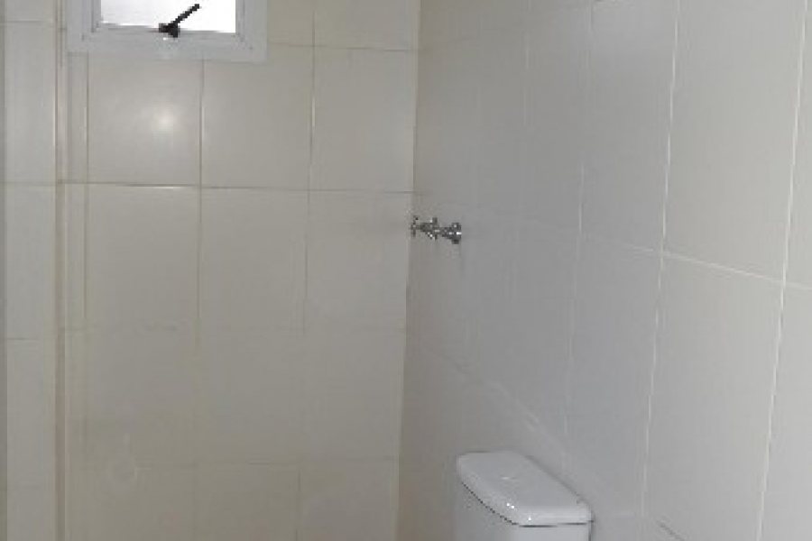 Sobrado com 47m², 2 dormitórios, 1 vaga, no bairro Desvio Rizzo em Caxias do Sul para Comprar