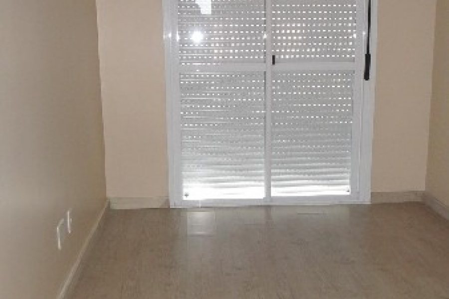 Sobrado com 47m², 2 dormitórios, 1 vaga, no bairro Desvio Rizzo em Caxias do Sul para Comprar