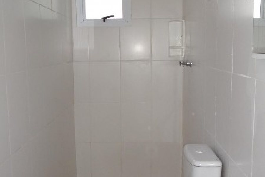 Sobrado com 47m², 2 dormitórios, 1 vaga, no bairro Desvio Rizzo em Caxias do Sul para Comprar