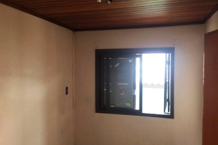 Casa com 218m², 5 dormitórios, 1 vaga, no bairro Santa Fé em Caxias do Sul para Comprar
