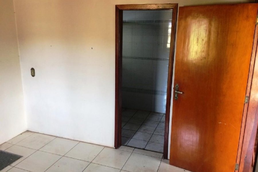 Casa com 218m², 5 dormitórios, 1 vaga, no bairro Santa Fé em Caxias do Sul para Comprar