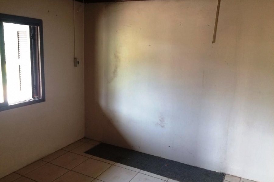 Casa com 218m², 5 dormitórios, 1 vaga, no bairro Santa Fé em Caxias do Sul para Comprar