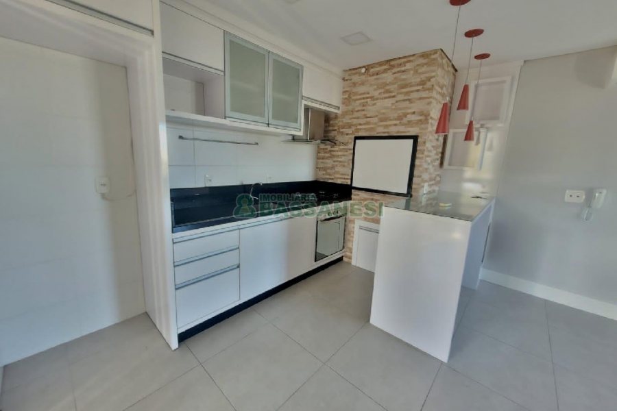 Apartamento com 81m², 2 dormitórios, 2 vagas, no bairro Vila Horn em Caxias do Sul para Comprar