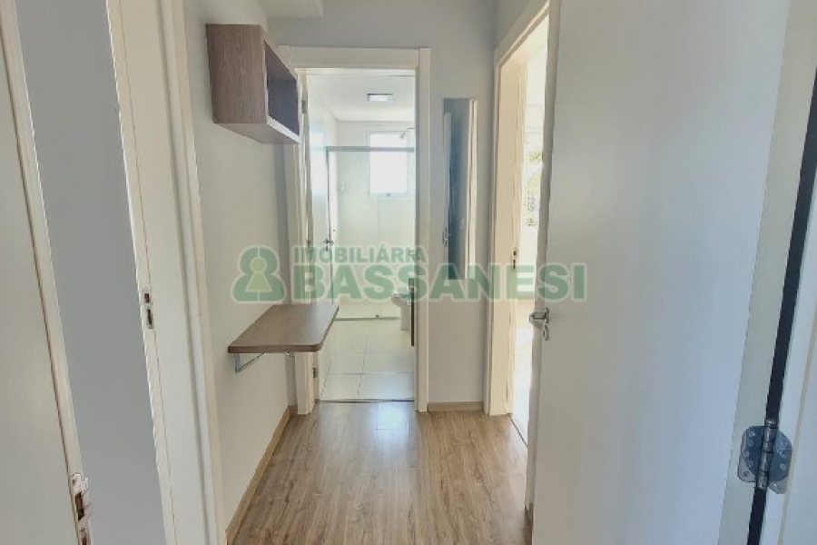 Apartamento com 81m², 2 dormitórios, 2 vagas, no bairro Vila Horn em Caxias do Sul para Comprar