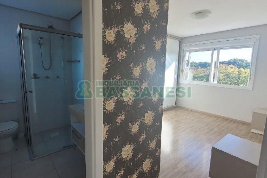 Apartamento com 81m², 2 dormitórios, 2 vagas, no bairro Vila Horn em Caxias do Sul para Comprar