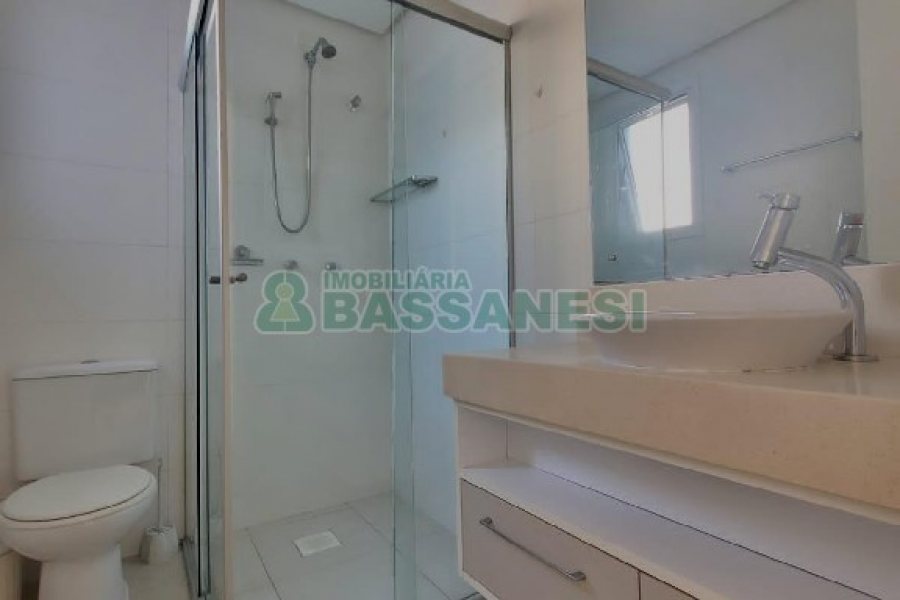 Apartamento com 81m², 2 dormitórios, 2 vagas, no bairro Vila Horn em Caxias do Sul para Comprar