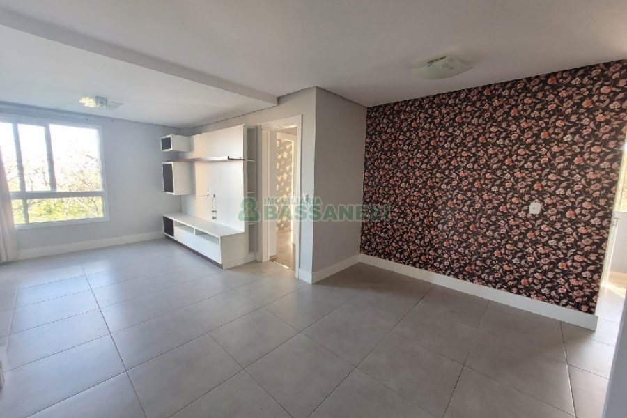 Apartamento com 81m², 2 dormitórios, 2 vagas, no bairro Vila Horn em Caxias do Sul para Comprar