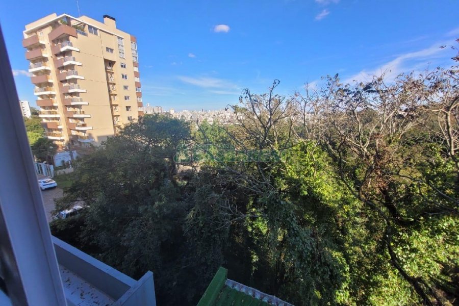 Apartamento com 81m², 2 dormitórios, 2 vagas, no bairro Vila Horn em Caxias do Sul para Comprar