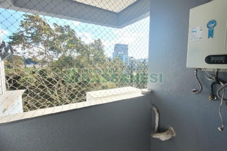 Apartamento com 81m², 2 dormitórios, 2 vagas, no bairro Vila Horn em Caxias do Sul para Comprar