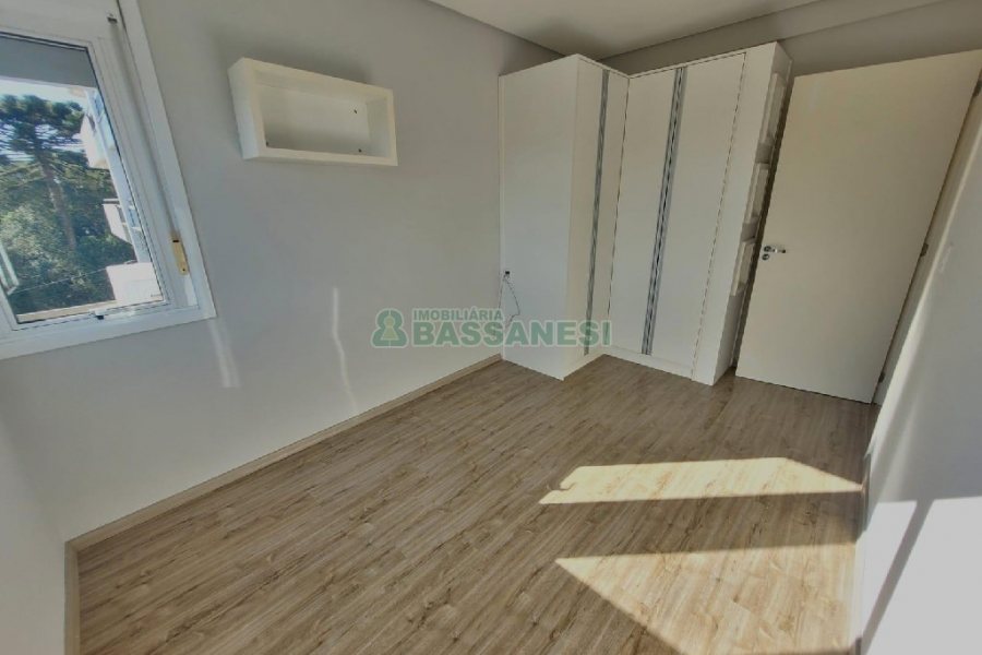 Apartamento com 81m², 2 dormitórios, 2 vagas, no bairro Vila Horn em Caxias do Sul para Comprar