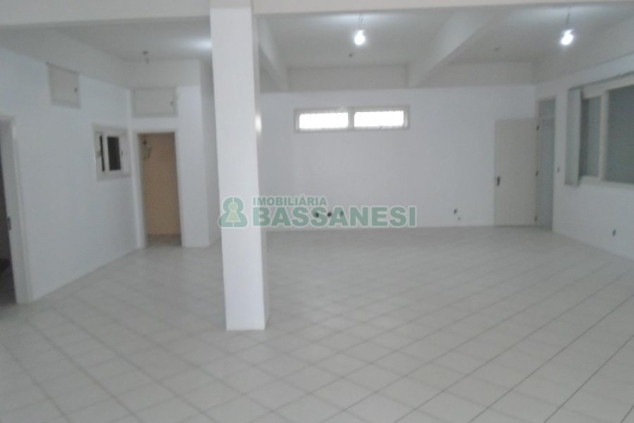 Loja com 250m², no bairro Cruzeiro em Caxias do Sul para Alugar