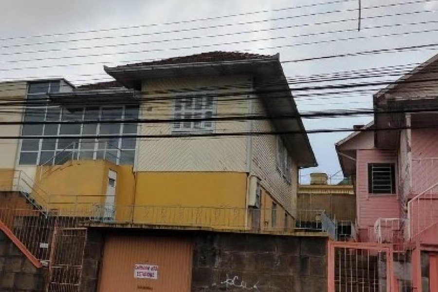 Casa com 200m², 3 dormitórios, 2 vagas, no bairro Rio Branco em Caxias do Sul para Comprar