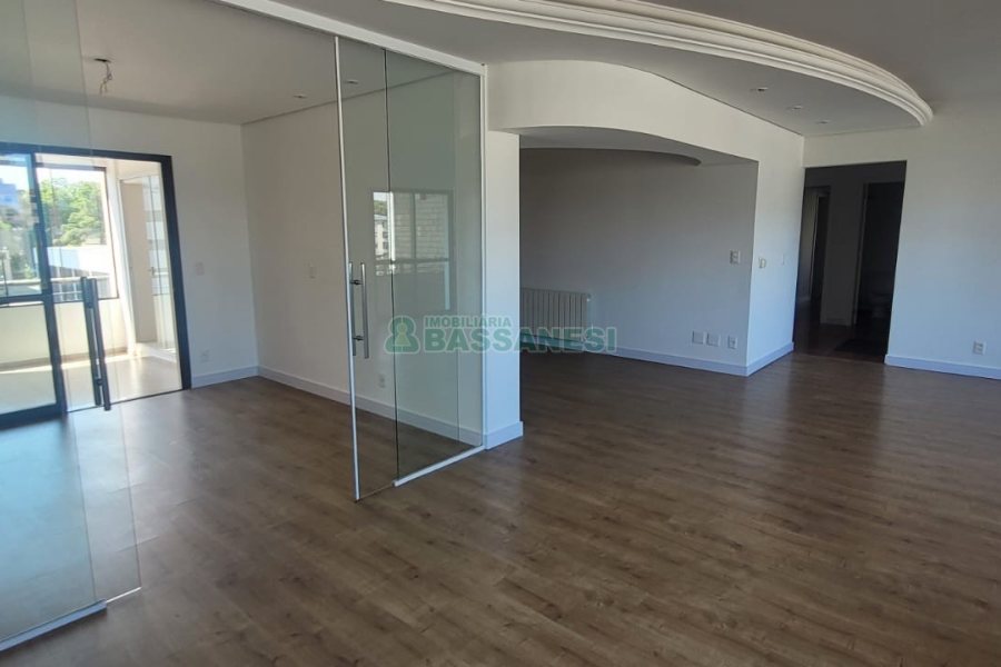 Apartamento com 195m², 3 dormitórios, 4 vagas, no bairro Centro em Caxias do Sul para Comprar