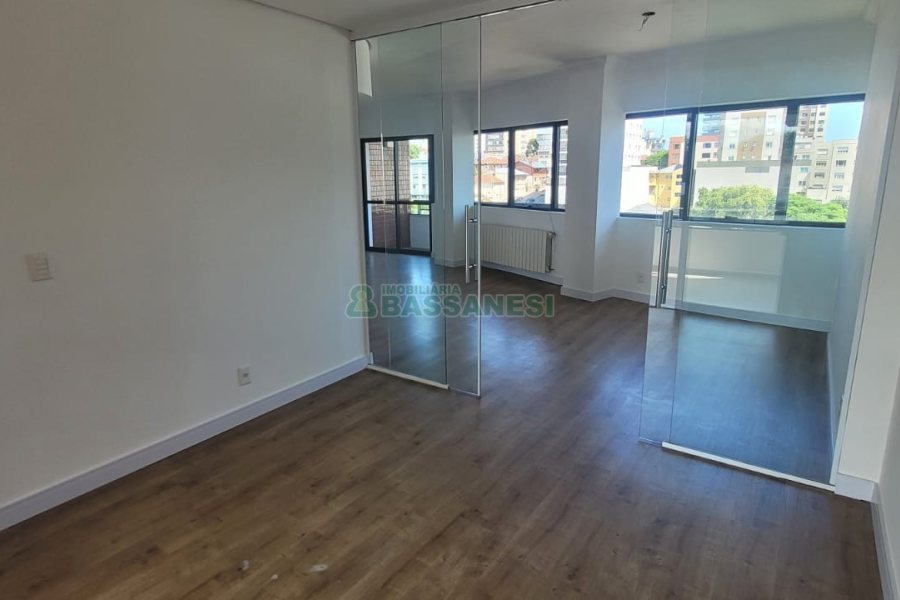 Apartamento com 195m², 3 dormitórios, 4 vagas, no bairro Centro em Caxias do Sul para Comprar
