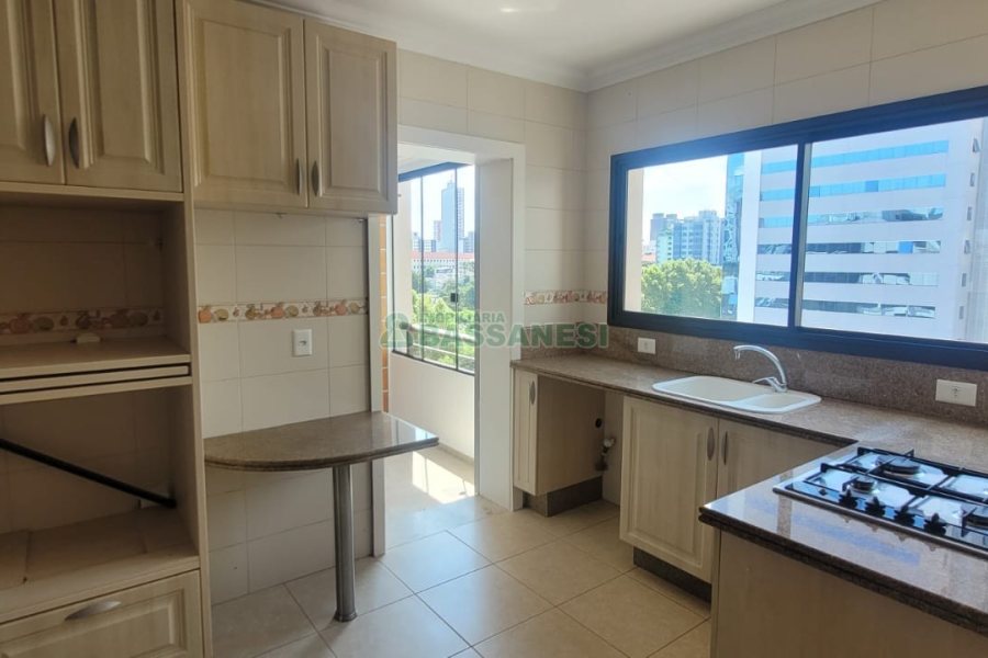 Apartamento com 195m², 3 dormitórios, 4 vagas, no bairro Centro em Caxias do Sul para Comprar