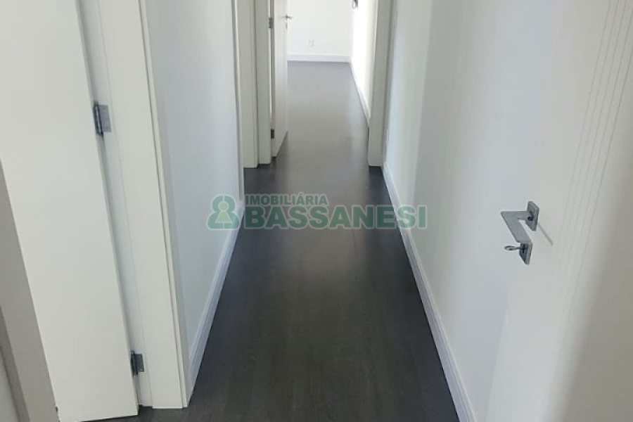 Apartamento com 195m², 3 dormitórios, 4 vagas, no bairro Centro em Caxias do Sul para Comprar