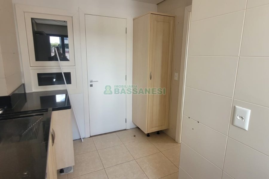 Apartamento com 195m², 3 dormitórios, 4 vagas, no bairro Centro em Caxias do Sul para Comprar