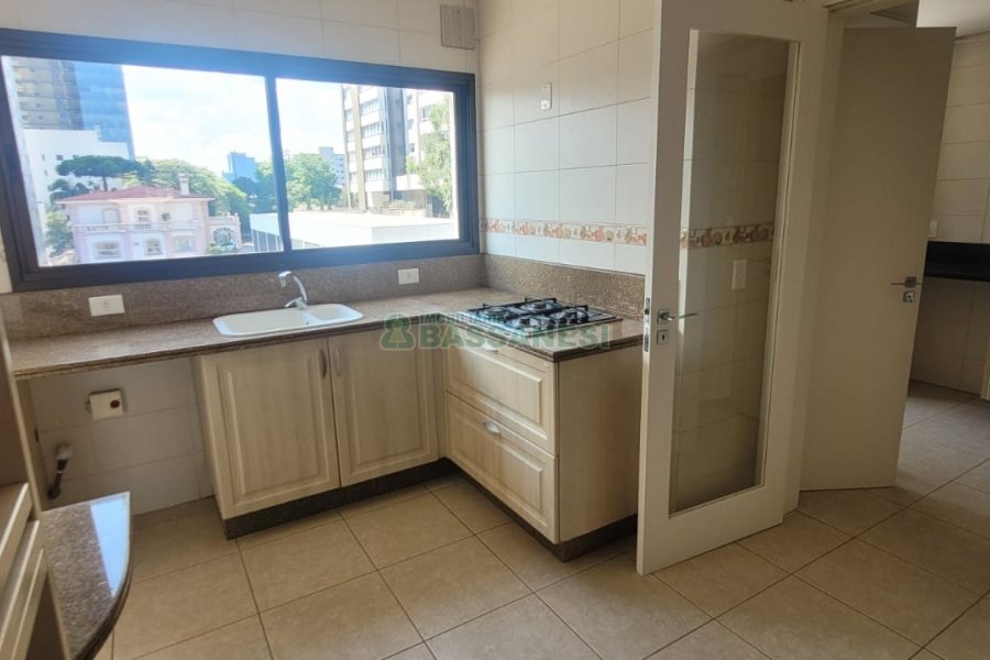 Apartamento com 195m², 3 dormitórios, 4 vagas, no bairro Centro em Caxias do Sul para Comprar