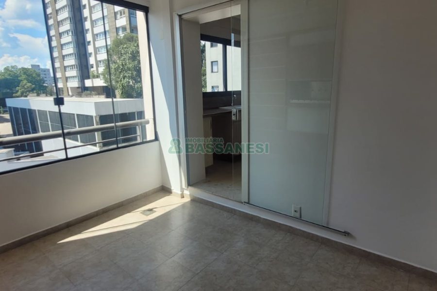 Apartamento com 195m², 3 dormitórios, 4 vagas, no bairro Centro em Caxias do Sul para Comprar