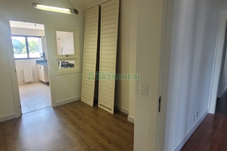 Apartamento com 195m², 3 dormitórios, 4 vagas, no bairro Centro em Caxias do Sul para Comprar