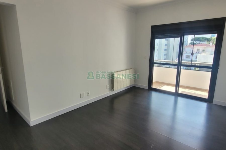 Apartamento com 195m², 3 dormitórios, 4 vagas, no bairro Centro em Caxias do Sul para Comprar