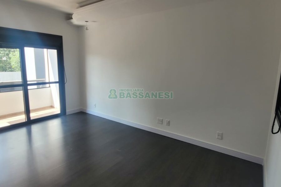 Apartamento com 195m², 3 dormitórios, 4 vagas, no bairro Centro em Caxias do Sul para Comprar
