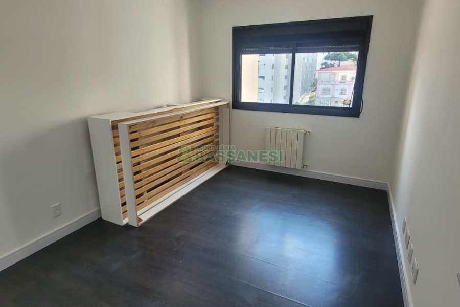 Apartamento com 195m², 3 dormitórios, 4 vagas, no bairro Centro em Caxias do Sul para Comprar