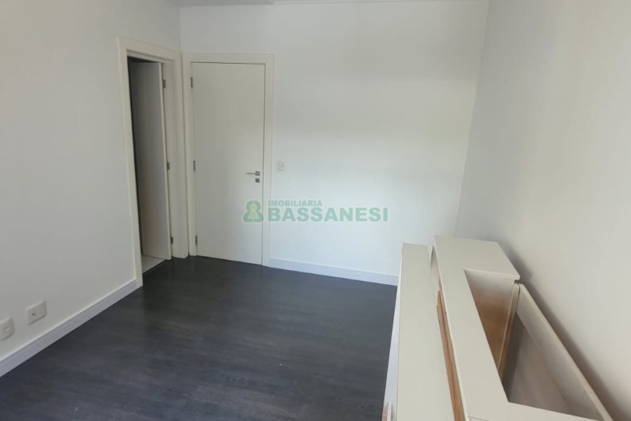 Apartamento com 195m², 3 dormitórios, 4 vagas, no bairro Centro em Caxias do Sul para Comprar