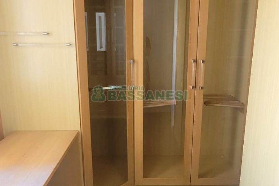 Apartamento com 195m², 3 dormitórios, 4 vagas, no bairro Centro em Caxias do Sul para Comprar