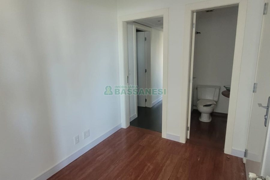 Apartamento com 195m², 3 dormitórios, 4 vagas, no bairro Centro em Caxias do Sul para Comprar