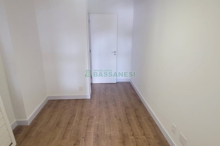Apartamento com 195m², 3 dormitórios, 4 vagas, no bairro Centro em Caxias do Sul para Comprar