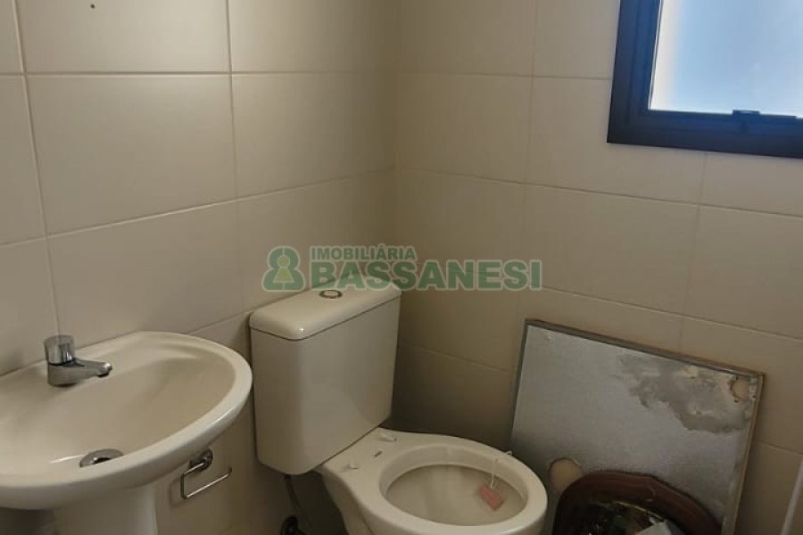 Apartamento com 195m², 3 dormitórios, 4 vagas, no bairro Centro em Caxias do Sul para Comprar