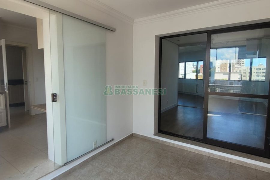Apartamento com 195m², 3 dormitórios, 4 vagas, no bairro Centro em Caxias do Sul para Comprar