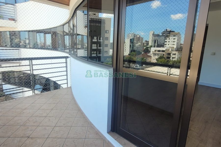 Apartamento com 195m², 3 dormitórios, 4 vagas, no bairro Centro em Caxias do Sul para Comprar