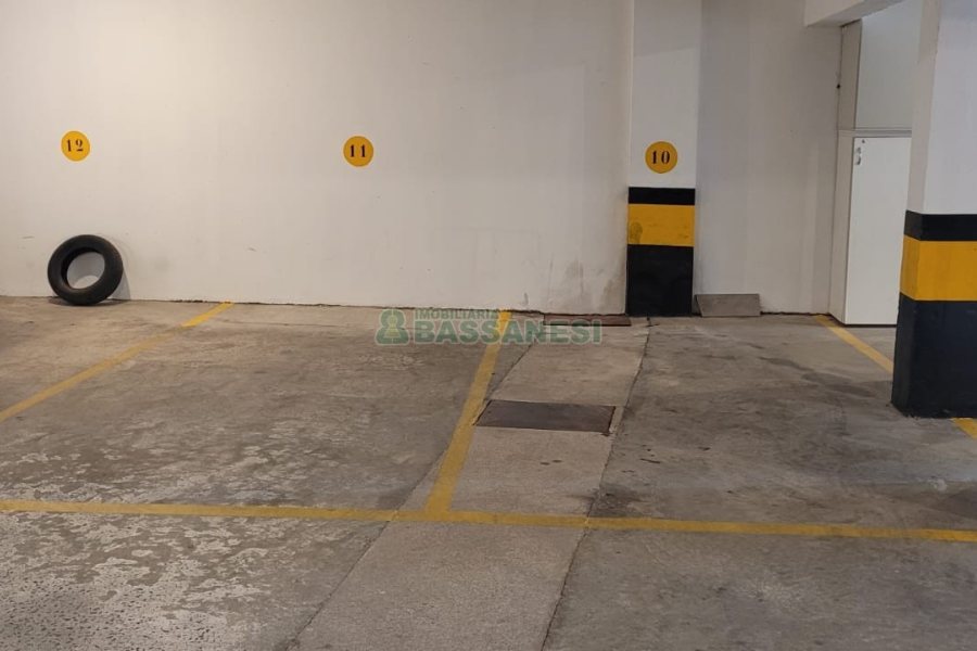Apartamento com 195m², 3 dormitórios, 4 vagas, no bairro Centro em Caxias do Sul para Comprar