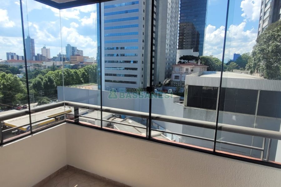 Apartamento com 195m², 3 dormitórios, 4 vagas, no bairro Centro em Caxias do Sul para Comprar