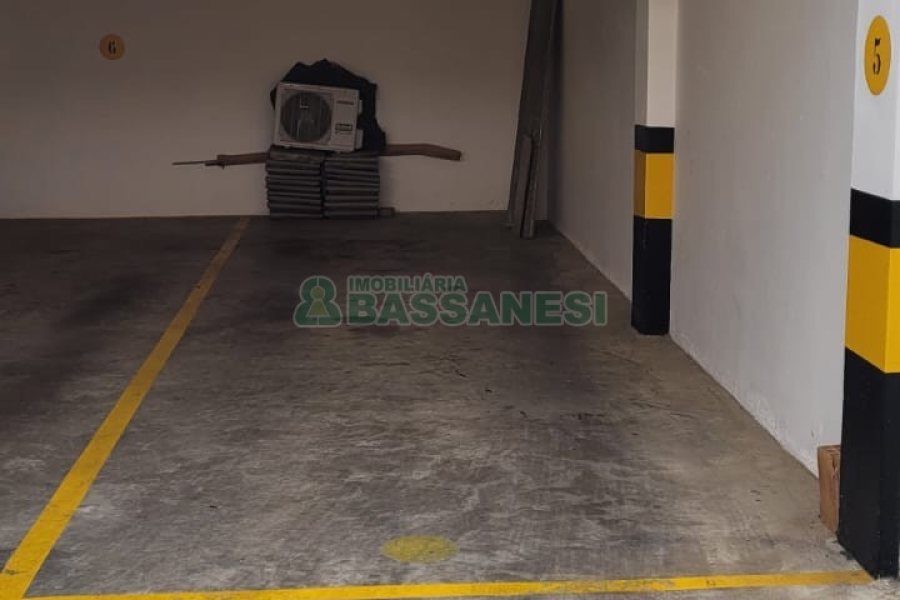 Apartamento com 195m², 3 dormitórios, 4 vagas, no bairro Centro em Caxias do Sul para Comprar