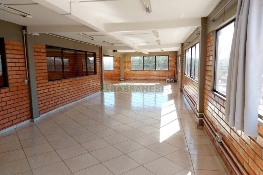 Pavilhão com 1294m², no bairro Cinqüentenário em Caxias do Sul para Alugar
