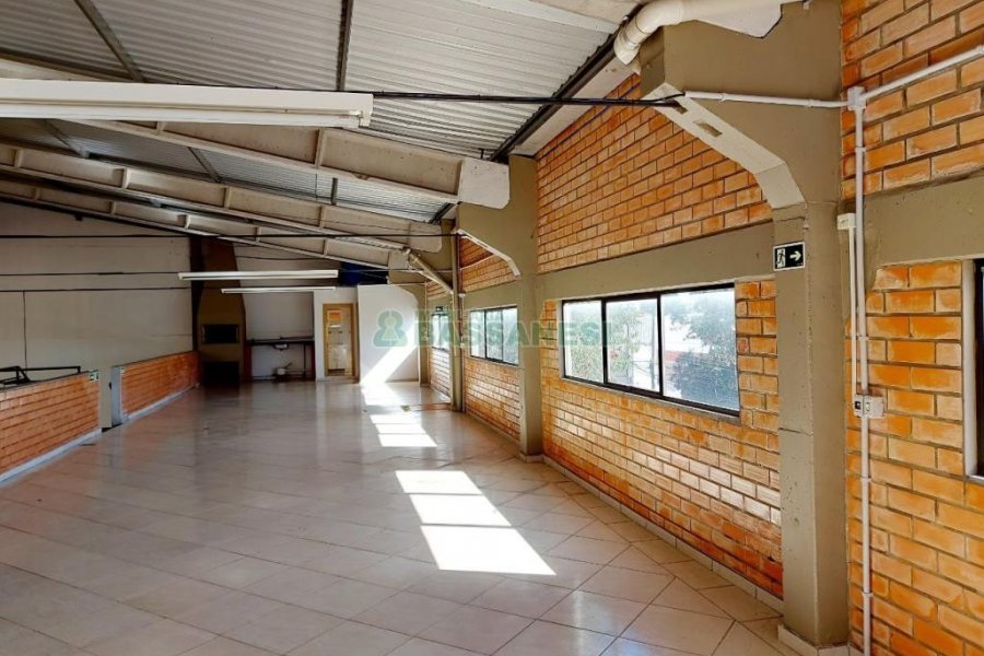 Pavilhão com 1294m², no bairro Cinqüentenário em Caxias do Sul para Alugar
