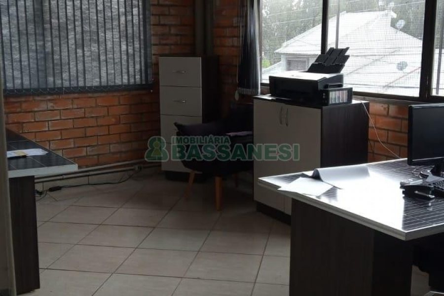 Pavilhão com 1294m², no bairro Cinqüentenário em Caxias do Sul para Alugar