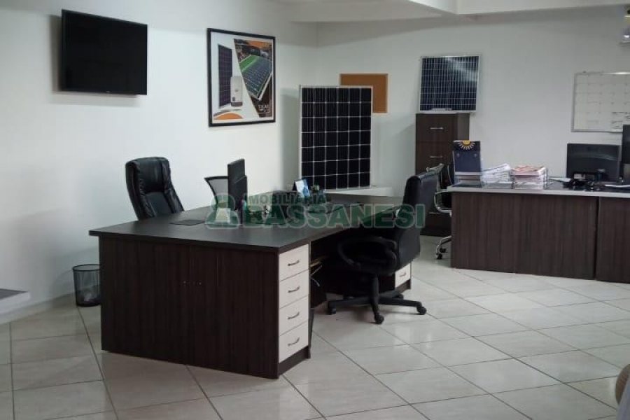 Pavilhão com 1294m², no bairro Cinqüentenário em Caxias do Sul para Alugar