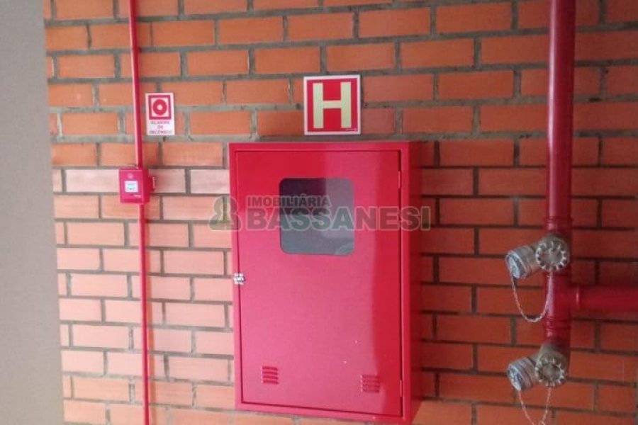 Pavilhão com 1294m², no bairro Cinqüentenário em Caxias do Sul para Alugar