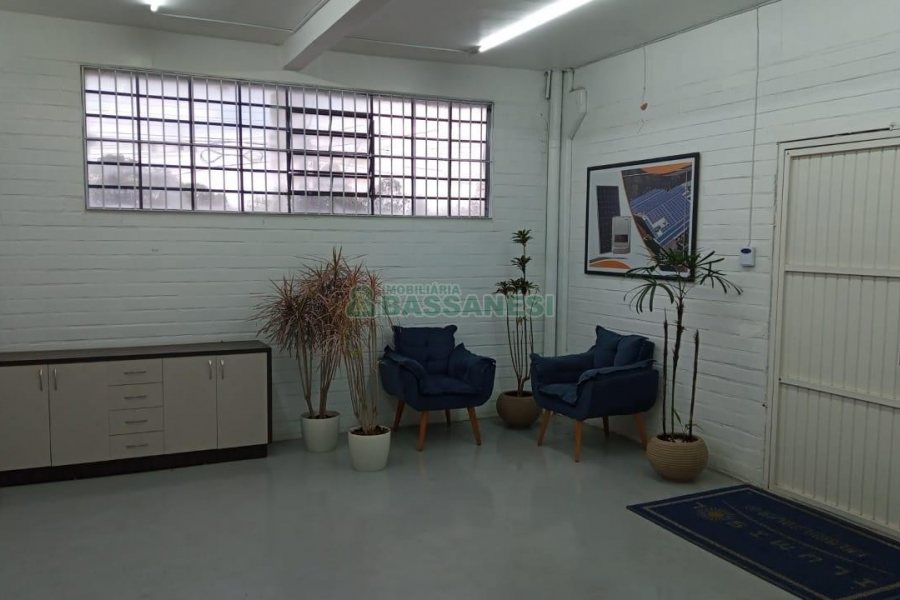 Pavilhão com 1294m², no bairro Cinqüentenário em Caxias do Sul para Alugar