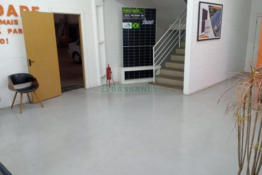 Pavilhão com 1294m², no bairro Cinqüentenário em Caxias do Sul para Alugar