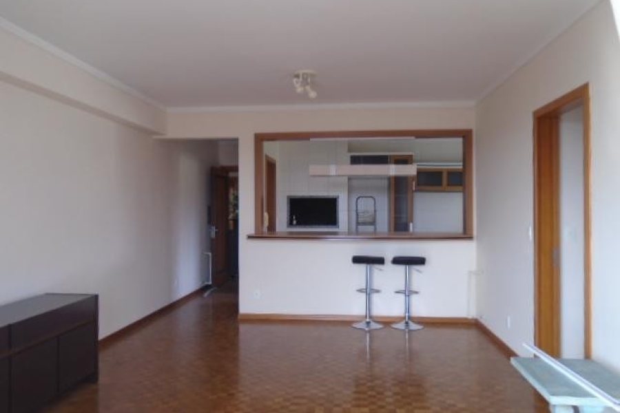 Apartamento com 113m², 3 dormitórios, 2 vagas, no bairro Santa Catarina em Caxias do Sul para Comprar