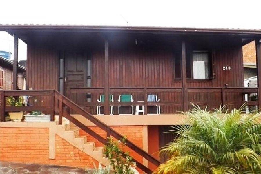 Casa com 85m², 2 dormitórios, 1 vaga, no bairro Centenário em Caxias do Sul para Comprar