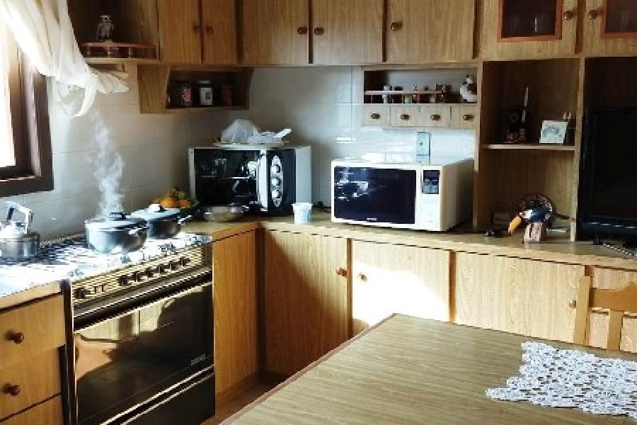 Casa com 200m², 3 dormitórios, 3 vagas, no bairro Madureira em Caxias do Sul para Comprar