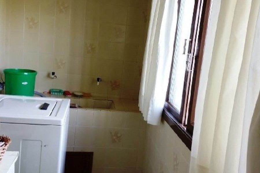 Casa com 200m², 3 dormitórios, 3 vagas, no bairro Madureira em Caxias do Sul para Comprar